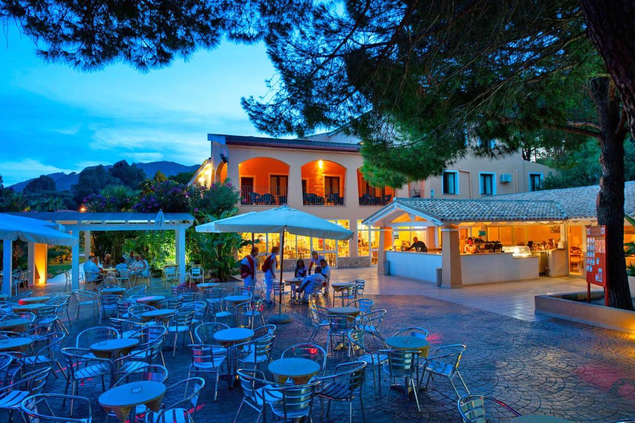 Amareclub Rocca Dorada Otel Santa Margherita di Pula Dış mekan fotoğraf