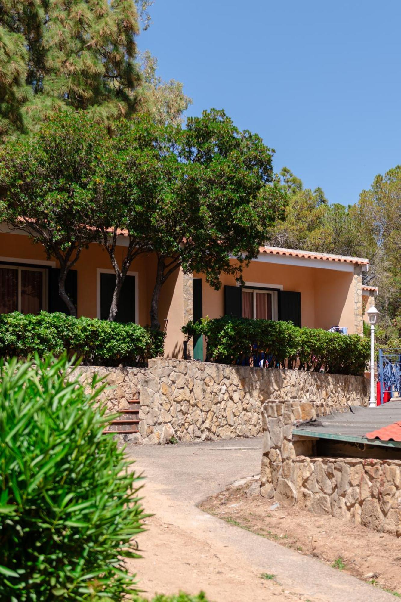Amareclub Rocca Dorada Otel Santa Margherita di Pula Dış mekan fotoğraf