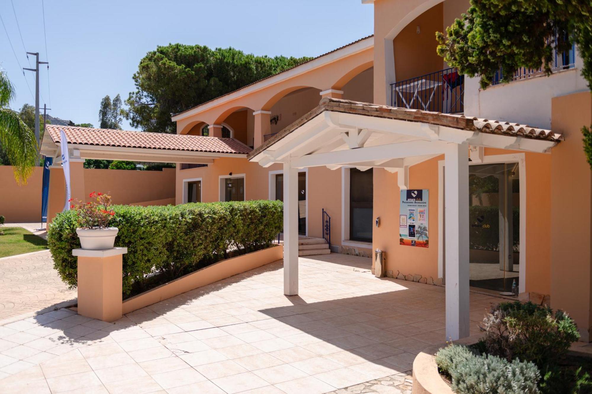 Amareclub Rocca Dorada Otel Santa Margherita di Pula Dış mekan fotoğraf